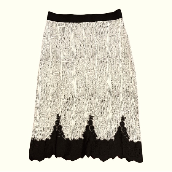 LINE SKIRT WITH LACE IN BLACK COLOUR - Picture 2 of 4